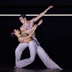 Ballet BC artists Sarah Pippin_ Rae Srivastava in Silent Tides by Medhi Walerski_photo©Michael Slobodian_WQ